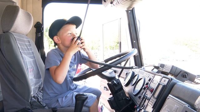 Чем удивляли гостей праздника в Парке 4-х стихий смотреть онлайн