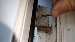 Регулировка петель  пластиковых дверей