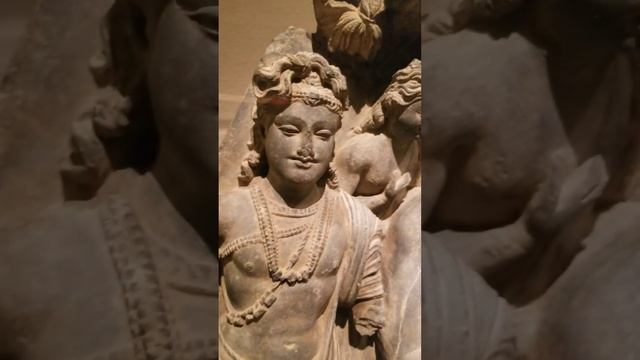 Buddha statue in MET museum New York (from ancient Pakistan)