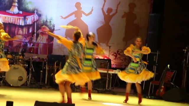 Russian Folk Dance at Kullu Dussehra 2018 [ INDIA ] смотреть онлайн
