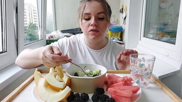 Мукбанг поке с лососем и фрукты, арбуз , дыня #мукбанг #фудблогер