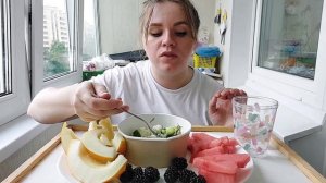 Мукбанг поке с лососем и фрукты, арбуз , дыня #мукбанг #фудблогер