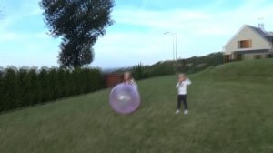 Батут с большим колесом и огромный шар или Надувашки от Николь