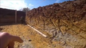 как установить опалубку в котловане под  щебень