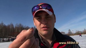 Как насаживать мотыля.