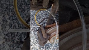 Замена тормозной жидкости Peugeot 307SW часть 6