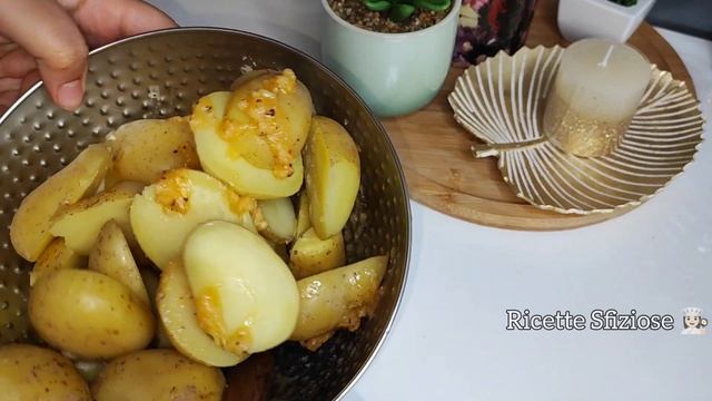 Patate incredibilmente croccanti al parmigiano, più buone delle patate fritte!