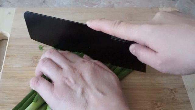Пирожки как пух на кефире нежные,с зелёным луком и яйцом