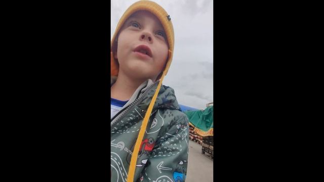 У меня отжали камеру. Про лодки, моторы и Америку смотреть онлайн