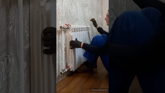 Меняю радиатор отопления, замена радиатора.