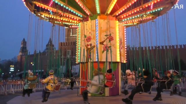 Новогодняя московская карусель на Красной площади