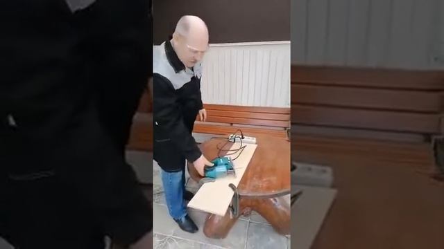 Работа с электролобзиком