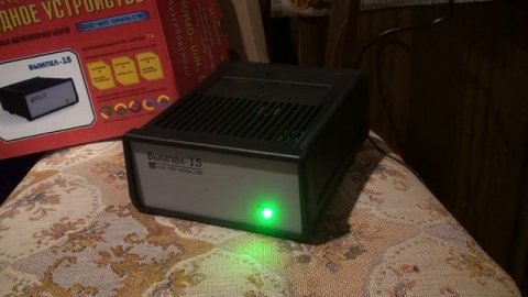 Вымпел 15. Автоматическое зарядное устройство для автомобильных аккумуляторов. Обзор.