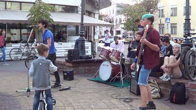 Рок-группа Wait For Sense играет калифорнийский рок на улице!!! смотреть онлайн