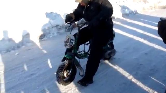 Зимние гонки на скутерах 2011.MPG смотреть онлайн