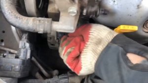 Как подтянуть ремень гура и генератора Hyundai Accent