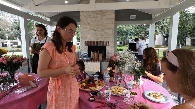 Русский флорист в США. Мастер класс по плетению венков из живых цветов. смотреть онлайн