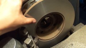 Geely ck замена тормозных колодок с проточкой тормозного диска.