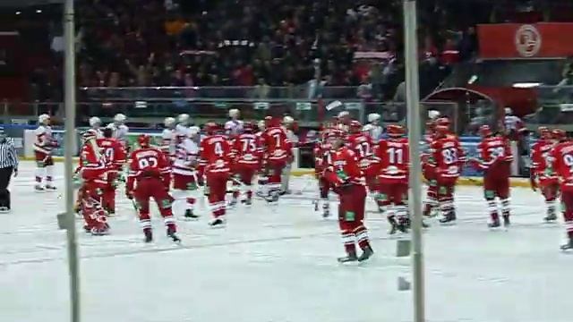 Конец матча с Витязем(трибуны) смотреть онлайн