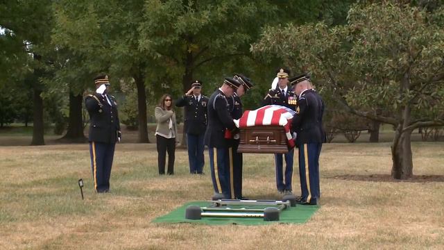 World War II veteran Major Donn C. Young buried at Arlington National Cemetery смотреть онлайн