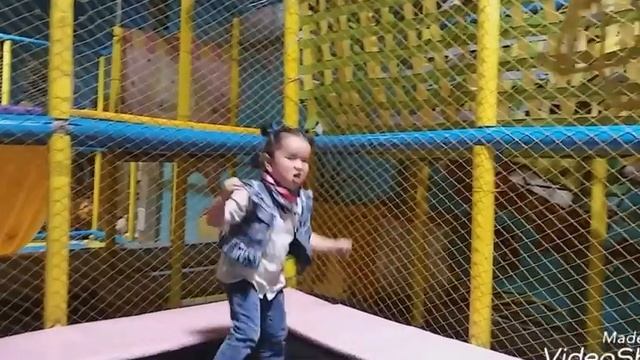 ЧАСТЬ2.СУПЕР ДЕТСКИЙ ГОРОДОК В ПРАЙМЕ.ВОДНЫЕ ГОРКИ.ЛАБИРИНТ.КАРУСЕЛЬ.КРУТЯЩЕЕСЯ КОЛЕСО.КУХНЯ.ШАРИКИ смотреть онлайн