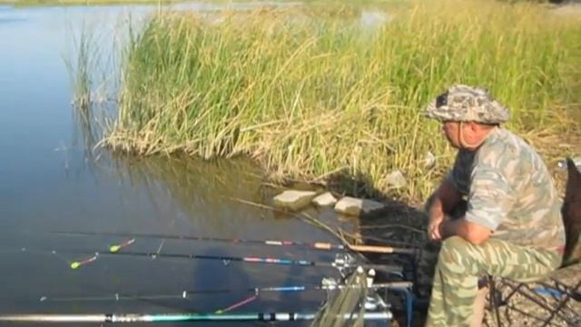 2 рыбы за 5 минут! Вот так нужно ловить подлещиков! смотреть онлайн