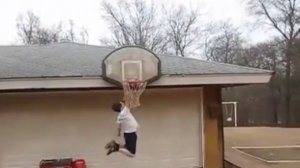 Больше он в баскетбол играть не будет