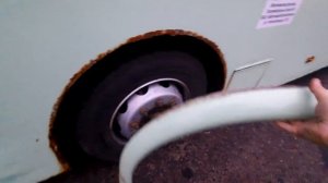 Кусок троллейбуса отломался ))