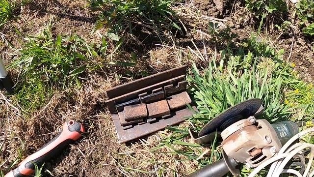 Простые откатные ворота на капролоновых роликах