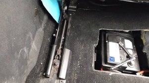 DIY X164 Mercedes-Benz GL550 Battery replacement
