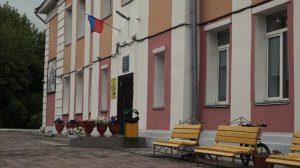 УЧЕНИК ВЫПРЫГНУЛ ИЗ ОКНА ШКОЛЫ