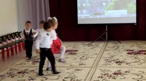 смешной танец в детском саду