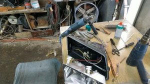 Привезли фару донор Для взятия с нее креплений а мы в место креплений заменили стекло ;-)