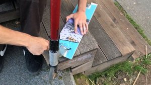 ЖЕСТОЧАЙШЕ КЛЕИМ ШКУРКУ SHKR И ЛОМАЕМ САМОКАТ