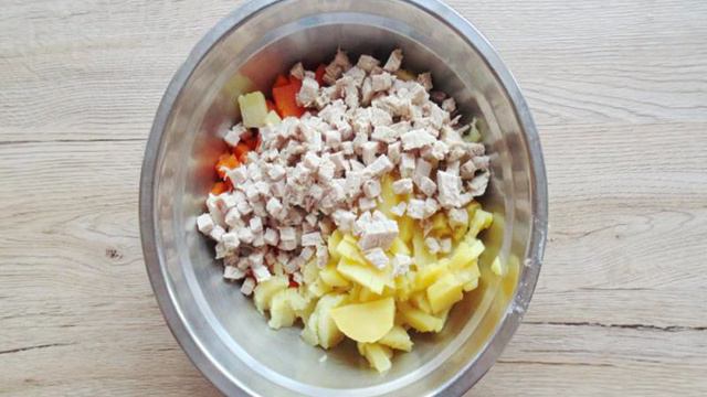 Салат Столичный с индейкой