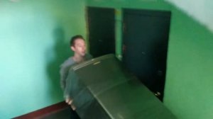 Перевозка холодильника с грузчиками в Санкт-Петербурге. Погрузка холодильника без лифта