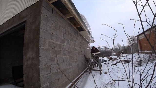 Отделка профнастилом карнизы/гараж в деревне/влоги смотреть онлайн