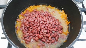 Томатный плов с фасолью