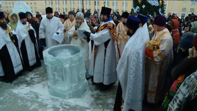 21 01 2019 Около 16 тысяч жителей Удмуртии окунулись в прорубь в Крещенскую ночь смотреть онлайн