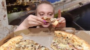 Мукбанг для своих/Mukbang.  Пицца цыплёнок по-французски/Pizza. Снова на суете.