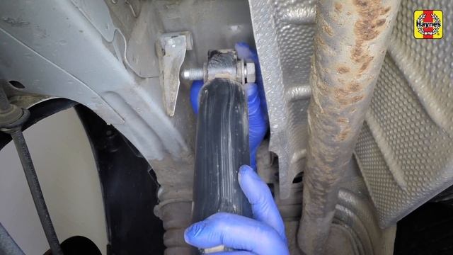 How to replace the rear shock absorbers on a Volkswagen Caddy (2004-2015) смотреть онлайн