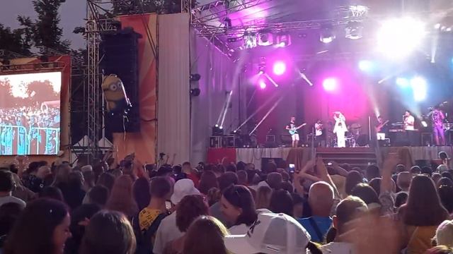 #великие луки #он тебя целует #деньгорода #зажигаем #только хиты смотреть онлайн