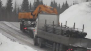 Взаимовыручка водителей на бездорожье крайнего севера России, молодцом мужики! Подборка.mp4