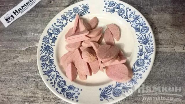 Омлет с сосисками и макаронами в духовке