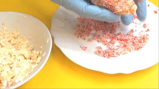 ВКУСНЫЙ САЛАТ ИЗ ПРОСТЫХ ПРОДУКТОВ. РЕЦЕПТ САЛАТА С КРАБОВЫМИ ПАЛОЧКАМИ. НА ЛЮБОЙ ПРАЗДНИЧНЫЙ СТОЛ.