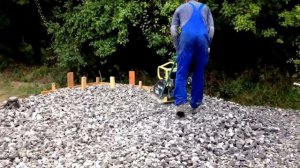 Уплотнение пеностекольного щебня. Фундаментная плита.