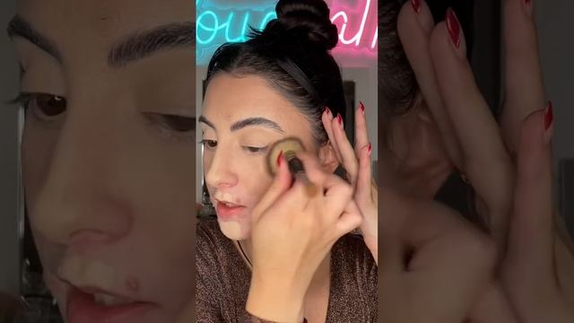 VIRAL ONE LAYER MAKEUP ON ACNE/TEXTURED SKIN #makeuptutorial #acnemakeup #makeuphacks #beautytips