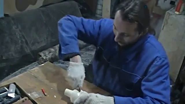 Резьба по Дереву статуэтки Демонессы  часть 1 смотреть онлайн