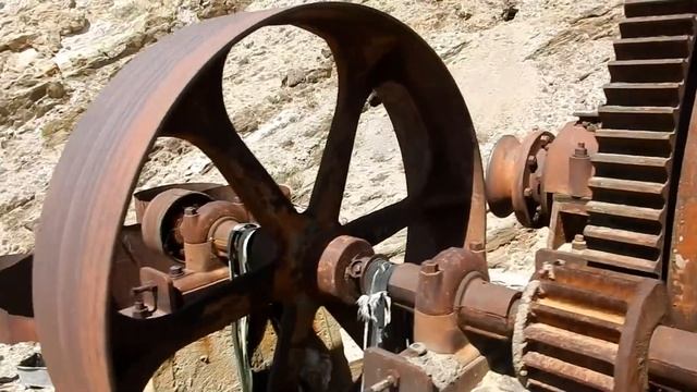 Death Valley Classic-Ore Cars, Ball Mill, Jaw Crusher, Rock Drill, and Much More At This Remote Min смотреть онлайн