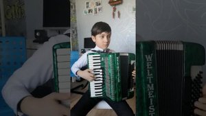 Под Небом Парижа на аккордеоне